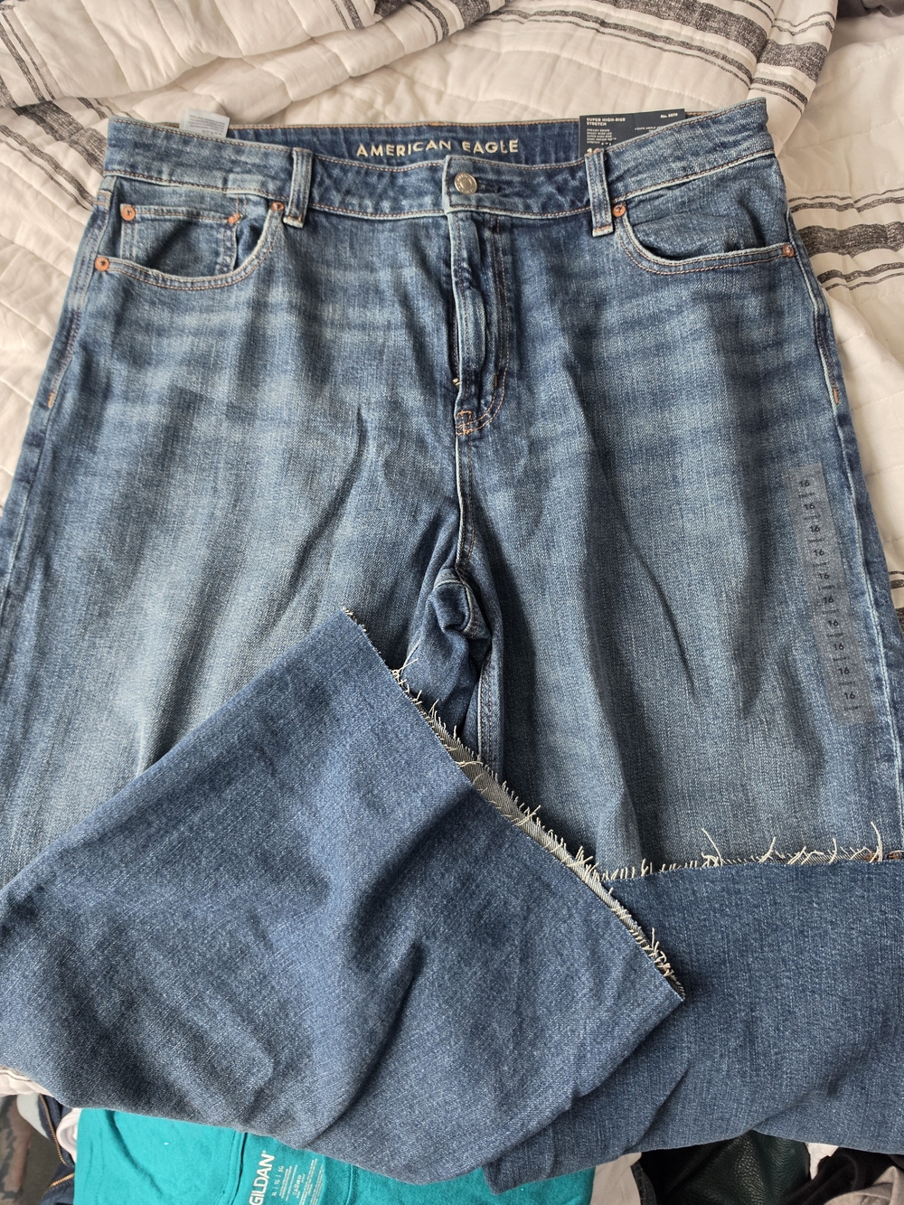 American Eagle Outfitters Women’s Dreamy Drape Wide Leg Blue Denim Jeans NWT